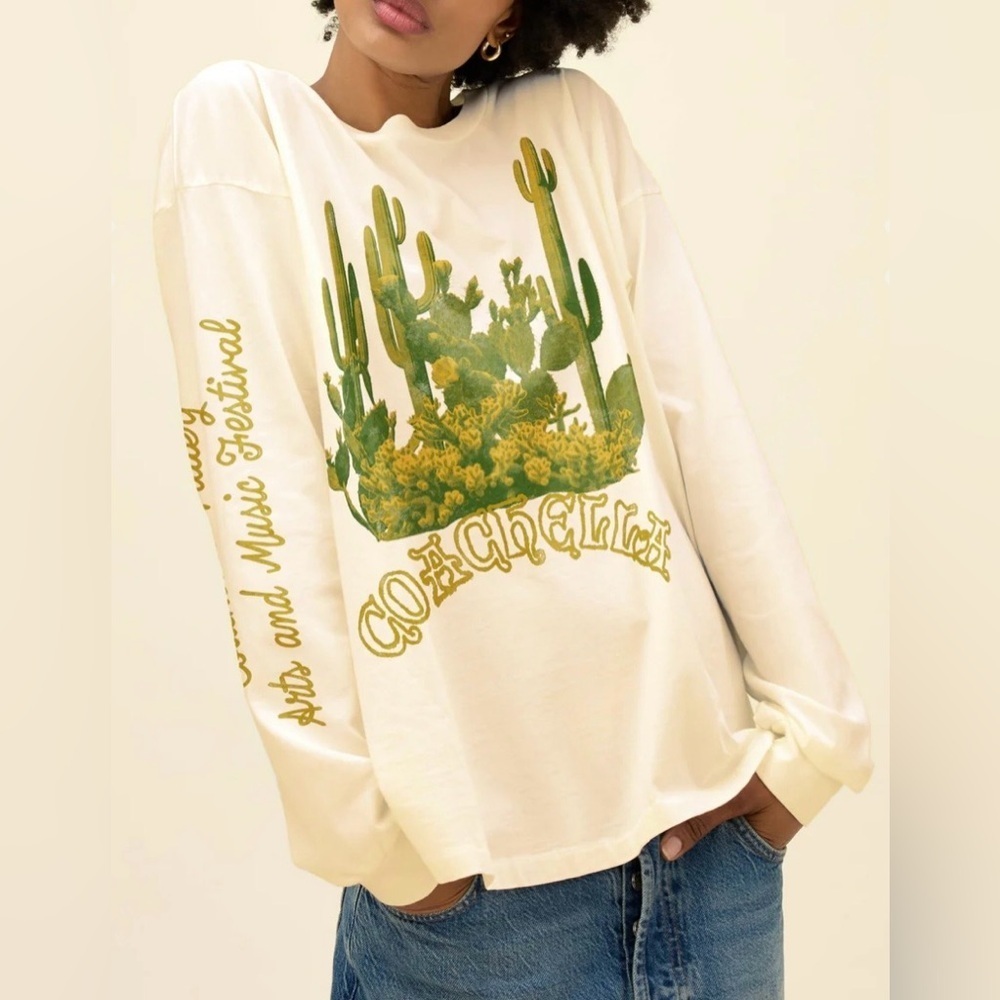 NWOT Daydreamer COACHELLA CACTUS CONCERT
LONG SLEEVE Sz Small Dirty White